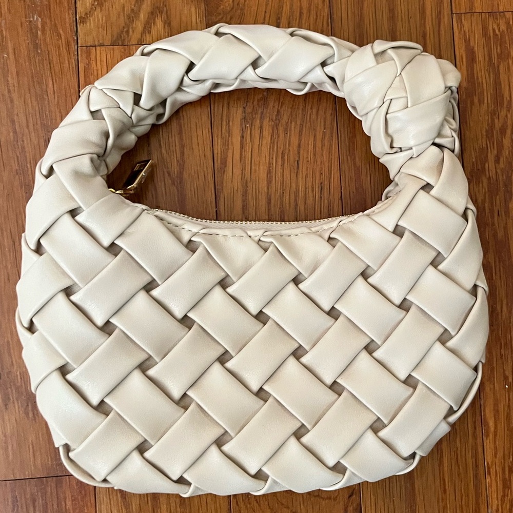 Urban Expressions Nadia Woven Clutch in Oatmeal